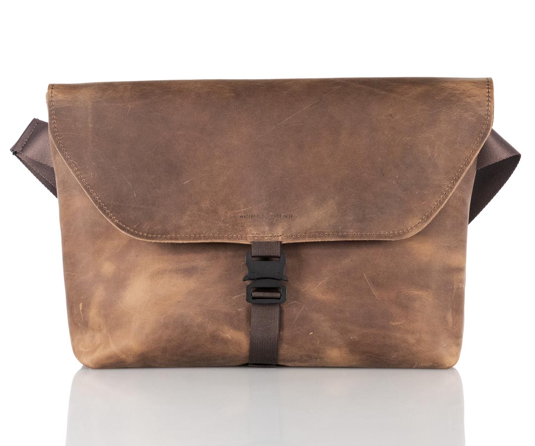 Full-grain leather - Walnut