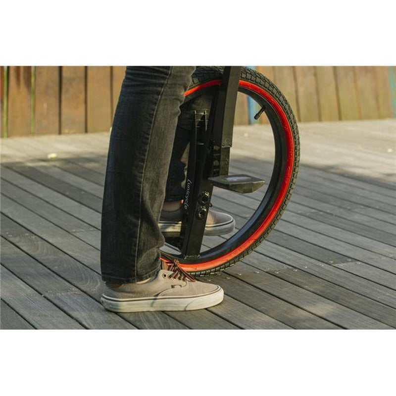 Seatless Unicycle Lunicycle
